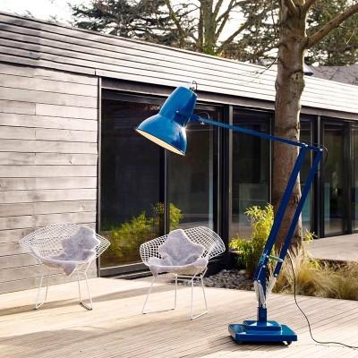 Lámpara Original 1227 Giant Outdoor Floor Lamp Anglepoise azul marino ambiente Lámpara Original 1227 Giant Outdoor Floor Lamp Anglepoise azul marino ambiente