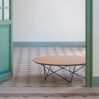Mesa de centro Yohsi de Kendo Mobiliario en Moises Showroom Mesa de centro Yohsi de Kendo Mobiliario en Moises Showroom