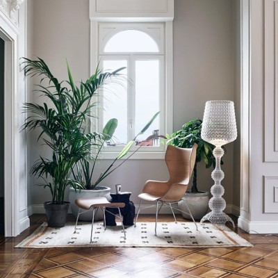 Poltrona K/Wood estofada em couro por Philippe Starck para Karteell Poltrona K/Wood estofada em couro por Philippe Starck para Karteell