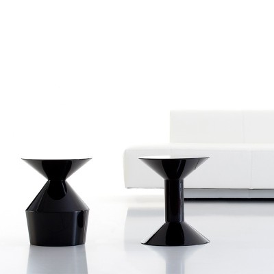 Mesa Shape O de Viccarbe en Moises Showroom Mesa Shape O de Viccarbe en Moises Showroom