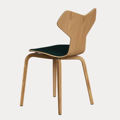 Silla Grand Prix de Arne Jacobsen para Fritz Hansen en Moises Showroom Silla Grand Prix de Arne Jacobsen para Fritz Hansen en Moises Showroom