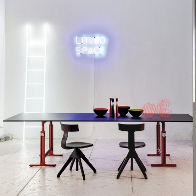 Silla Tuffy Roja - The Wild Bunch by Konstantin Grcic Silla Tuffy Roja - The Wild Bunch by Konstantin Grcic