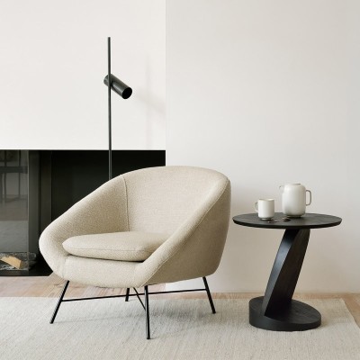 Sillón Barrow Off White de Ethnicraft en Moises Showroom Sillón Barrow Off White de Ethnicraft en Moises Showroom