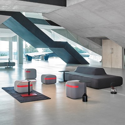 Bancada Season de Viccarbe en Moises Showroom Bancada Season de Viccarbe en Moises Showroom