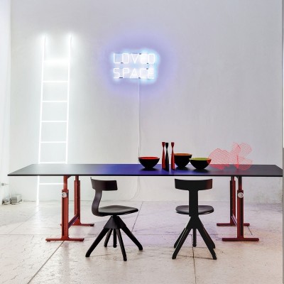 Mesa Brut ajustable de Magis Mesa Brut ajustable de Magis