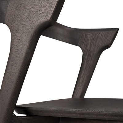 Detalle Silla Bok de roble marrón de Ethnicraft Detalle Silla Bok de roble marrón de Ethnicraft