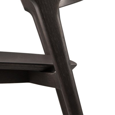 Detalle Silla Bok de roble marrón de Ethnicraft Detalle Silla Bok de roble marrón de Ethnicraft