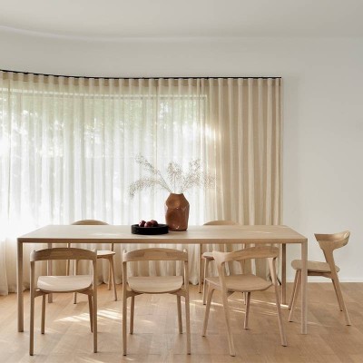 Mesa de comedor Air Roble de Ethnicraft en Moises Showroom Mesa de comedor Air Roble de Ethnicraft en Moises Showroom
