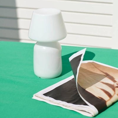 Apollo Portable Lamp de HAY en Moises Showroom Apollo Portable Lamp de HAY en Moises Showroom
