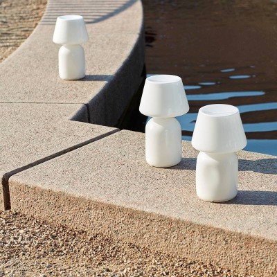 Apollo Portable Lamp de HAY en Moises Showroom Apollo Portable Lamp de HAY en Moises Showroom