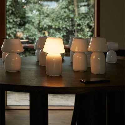 Apollo Portable Lamp de HAY en Moises Showroom Apollo Portable Lamp de HAY en Moises Showroom