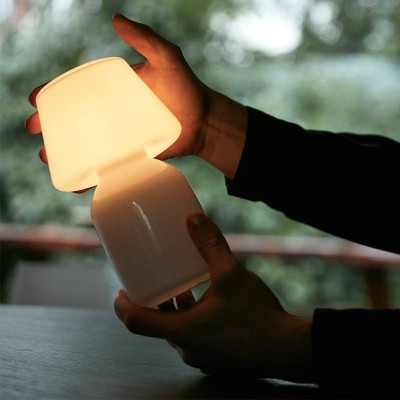 Apollo Portable Lamp de HAY en Moises Showroom Apollo Portable Lamp de HAY en Moises Showroom