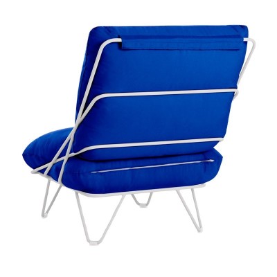 Sillón Valentina Up tapicería Plain Azul y estructura blanca de Diabla Sillón Valentina Up tapicería Plain Azul y estructura blanca de Diabla