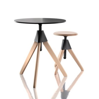 Mesa Topsy Magis patas haya sobre negro y taburete Jerry Mesa Topsy Magis patas haya sobre negro y taburete Jerry