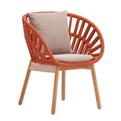 Silla Cala con patas madera Teca de Kettal en Moises Showroom