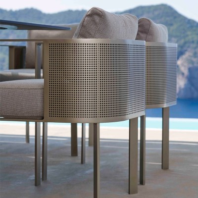 Silla Solanas dorada de Gandía Blasco fotografía ambientada Silla Solanas dorada de Gandía Blasco fotografía ambientada