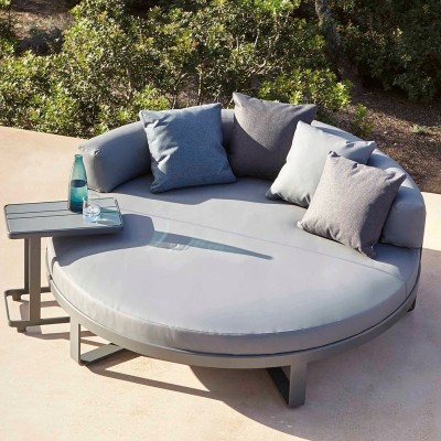 Cama Chilla Flat redonda de Gandía Blasco, fotografía ambientada Cama Chilla Flat redonda de Gandía Blasco, fotografía ambientada
