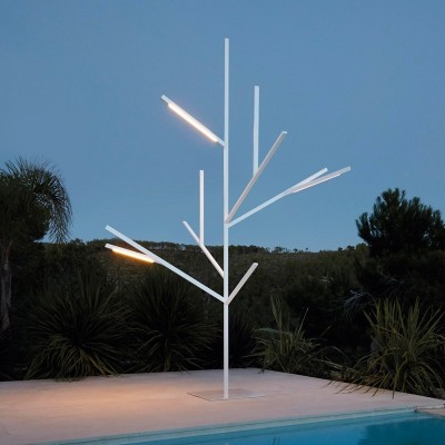 Fotografía lámpara árbol ambientada nocturna Fotografía lámpara árbol ambientada nocturna