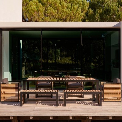 Terraza amueblada con la colección DNA teca con estructura negra de Gandía Blasco Terraza amueblada con la colección DNA teca con estructura negra de Gandía Blasco