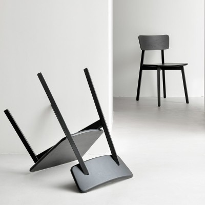 Presentación Silla Casale roble teñido en negro Ethnicraft