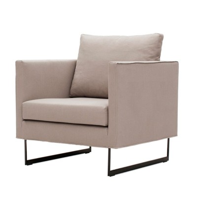Butaca Deck de Joquer con trasera tapizada en Moises Showroom Butaca Deck de Joquer con trasera tapizada en Moises Showroom