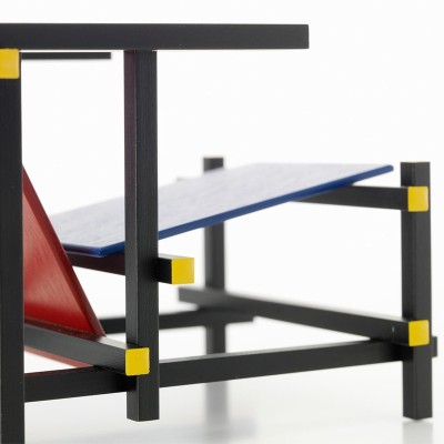 Miniatura Rood Blauwe Stoel Vitra detalle Miniatura Rood Blauwe Stoel Vitra detalle