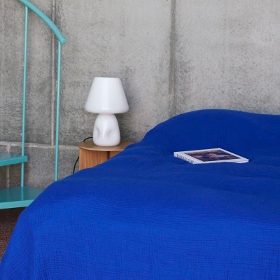 Imagen ambientada dormitorio Apollo Table Lamp Shade HAY Imagen ambientada dormitorio Apollo Table Lamp Shade HAY