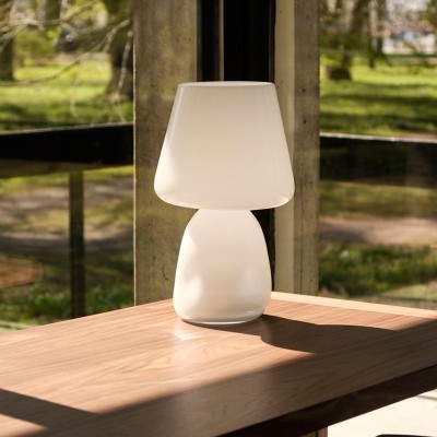 Imagen ambientada Apollo Table Lamp Shade HAY Imagen ambientada Apollo Table Lamp Shade HAY