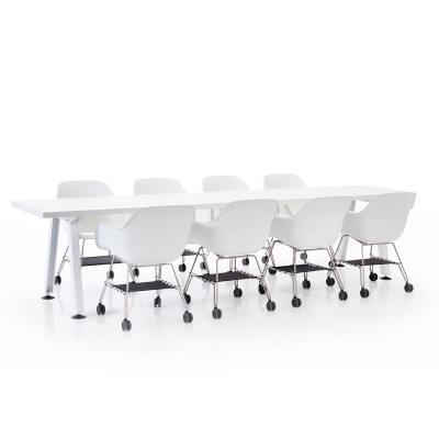 Mesa Marina blanco papiro ambientada con sillas Captain Extremis Mesa Marina blanco papiro ambientada con sillas Captain Extremis