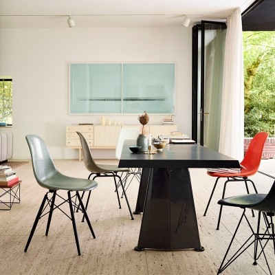 Mesa Trapéze de Vitra, diseñada por Jean Prouvé Mesa Trapéze de Vitra, diseñada por Jean Prouvé
