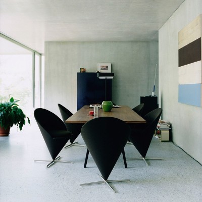 Sillas Cone Chair de Vitra en Moises Showroom Sillas Cone Chair de Vitra en Moises Showroom