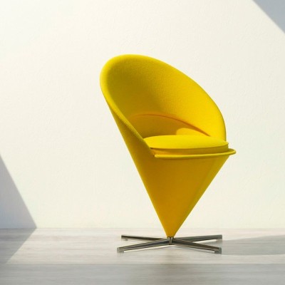 Cone Chair amarillo de Vitra en Moises Showroom Cone Chair amarillo de Vitra en Moises Showroom