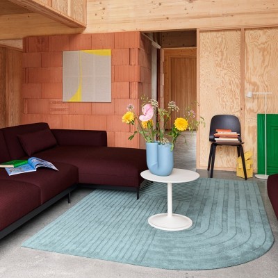 Relevo rug sage green imagen ambientada Muuto Relevo rug sage green imagen ambientada Muuto