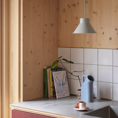 Top Pendant Lamp 21 gris imagen ambientada Muuto Top Pendant Lamp 21 gris imagen ambientada Muuto