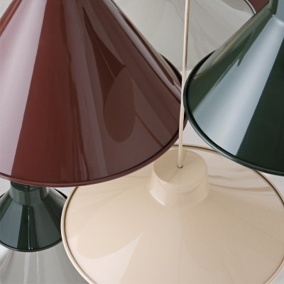 Imagen ambientada Top Pendant Lamp grupo Muuto Imagen ambientada Top Pendant Lamp grupo Muuto