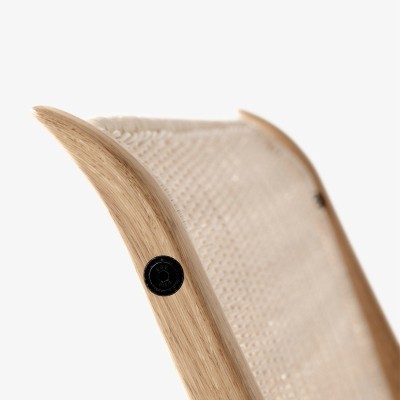 Detalle madera respaldo butaca X HM10 de &Tradition Detalle madera respaldo butaca X HM10 de &Tradition