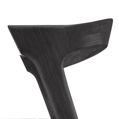 Detalle respaldo silla Bok de exterior en teca negra de Ethnicraft Detalle respaldo silla Bok de exterior en teca negra de Ethnicraft
