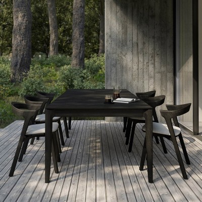 Comedor exterior ambientado con colección Bok en teca negra de Ethnicraft Comedor exterior ambientado con colección Bok en teca negra de Ethnicraft