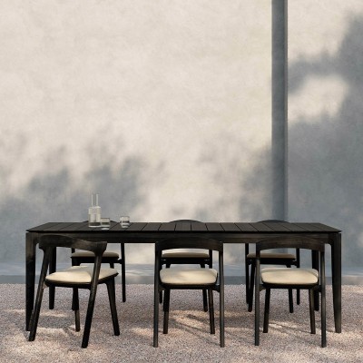 Comedor de exterior con sillas Bok de exterior en teca negra y cojines de Ethnicraft Comedor de exterior con sillas Bok de exterior en teca negra y cojines de Ethnicraft