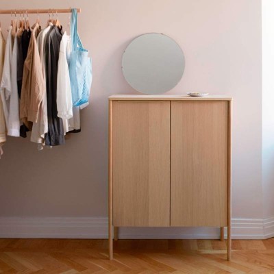 Jut High Cabinet roble aceitado, detalle Jut High Cabinet roble aceitado, detalle