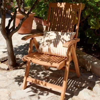 Silla Columbus Chair Skagerak by Fritz Hansen en el jardín Silla Columbus Chair Skagerak by Fritz Hansen en el jardín