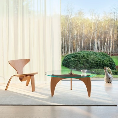 Imagen PK0 A en madera de pino de Oregón con mesa auxiliar PK60 madera de Fritz Hansen Imagen PK0 A en madera de pino de Oregón con mesa auxiliar PK60 madera de Fritz Hansen