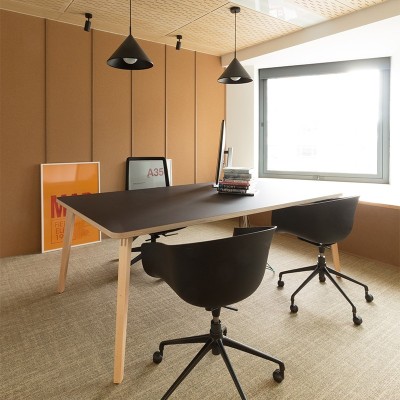 Bai Adjustable Swivel Chair with Ondarretawheels Bai Adjustable Swivel Chair with Ondarretawheels