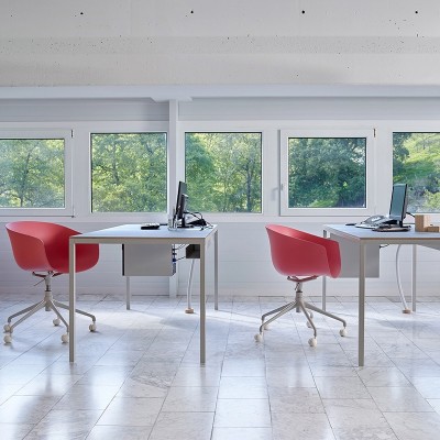 Bai Adjustable Swivel Chair with Ondarretawheels Bai Adjustable Swivel Chair with Ondarretawheels