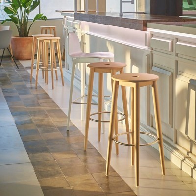 Tabouret Oto H65 et H 75 de Ondarreta Tabouret Oto H65 et H 75 de Ondarreta