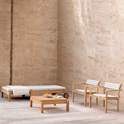 Reposapiés AH604F Carl Hansen ambiente jardín Reposapiés AH604F Carl Hansen ambiente jardín