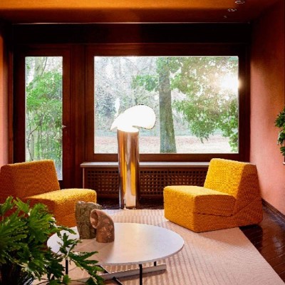 Sillón convertible Galeotta Zanotta ambientada en pareja Sillón convertible Galeotta Zanotta ambientada en pareja