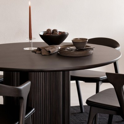 Imagen detalle mesa Roller Max y Bok brown chair de Ethnicraft Imagen detalle mesa Roller Max y Bok brown chair de Ethnicraft