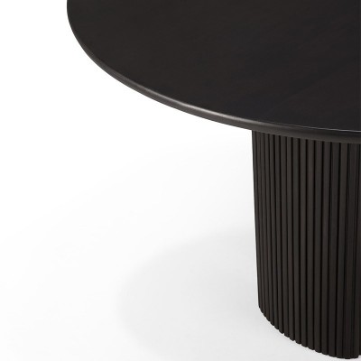 Detalle tablero y patas mesa Roller Max curvadas hacia dentro de Ethnicraft Detalle tablero y patas mesa Roller Max curvadas hacia dentro de Ethnicraft