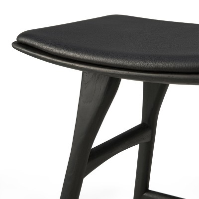 Detalle Taburete Osso negro cuero negro de Ethnicraft Detalle Taburete Osso negro cuero negro de Ethnicraft
